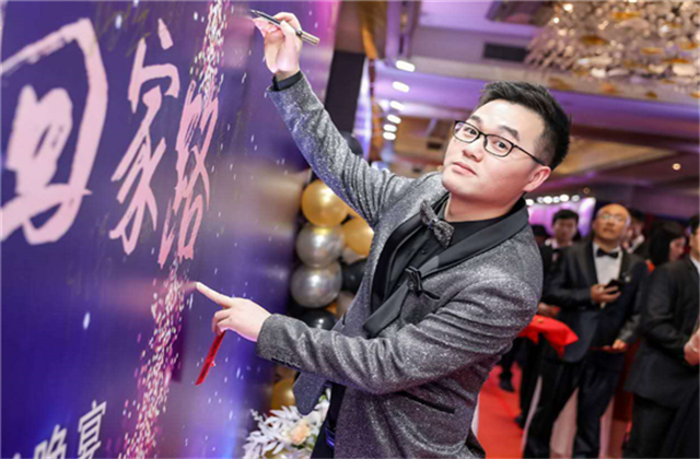 【高光“疫”事】勇敢逆行的特殊“网约车”——3003新葡的京90后，用信念打通生命运输线