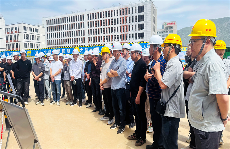 2025年4月17日，由莆田市涵江区住房和城乡建设局主办、3003新葡的京三建承办的钢筋安装工程质量防控现场交流会在联东U谷·涵江海峡智造产业谷一期成功召开。